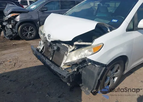 2015 Toyota Sienna Le 8 Passenger from USA, damaged, VIN 5TDKK3DC8FS620688